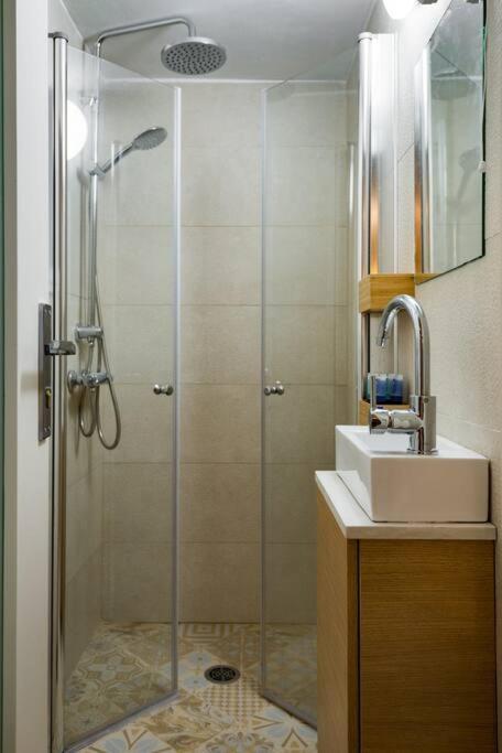 Ovadia Somech #2 Apartment
